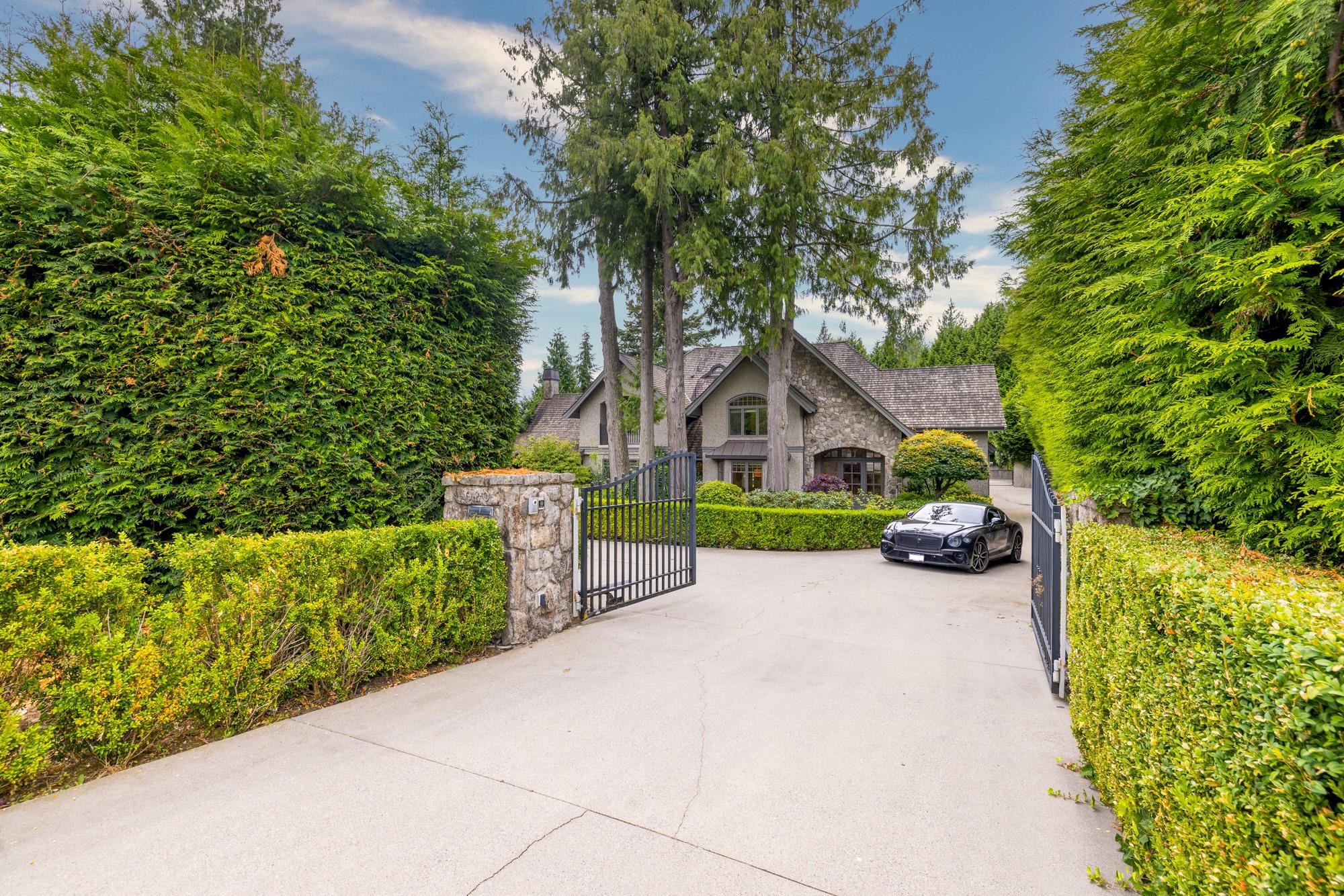Deep Cove Estate